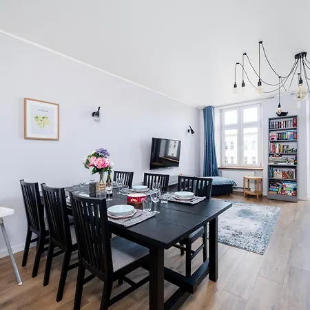 公寓 Two Levels Spacious - 116m2, Four Bedrooms - By Rentujemy 罗兹