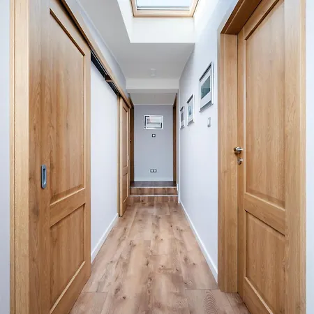 Two Levels Spacious - 116m2, Four Bedrooms - By Rentujemy Apartmán Lodž