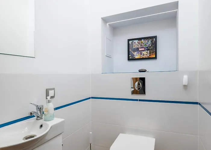 Two Levels Spacious - 116m2, Four Bedrooms - By Rentujemy Apartment